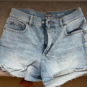DL1961 denim cut ohh Cecelia short size 29!